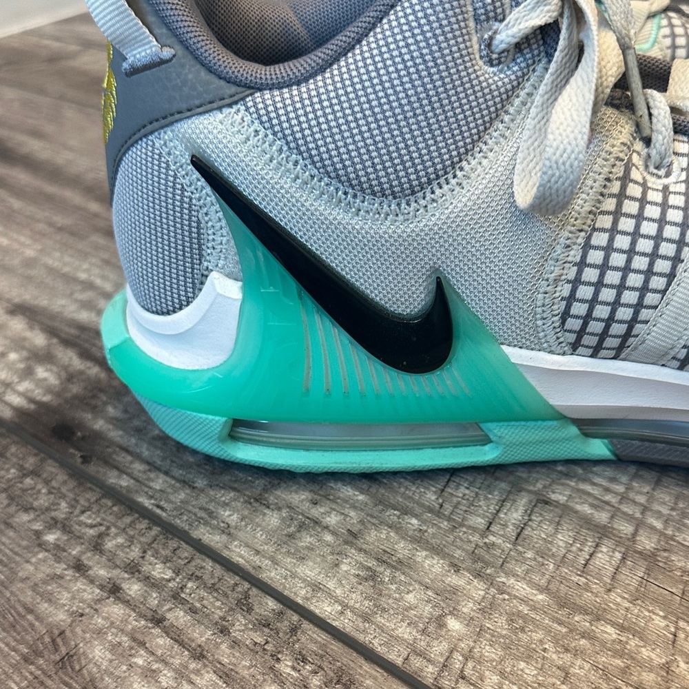 Men’s NIKE LeBron Witness VII Flat Pewter Mint Sneakers (Size 11) - Picture 11 of 13
